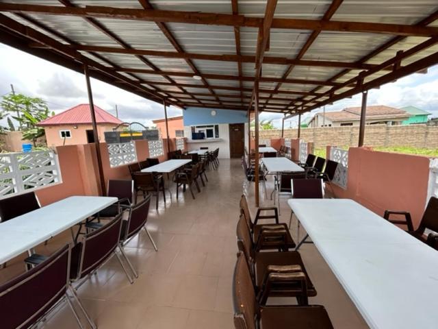 Oneworld Guesthouse & Events Centre Accra Extérieur photo